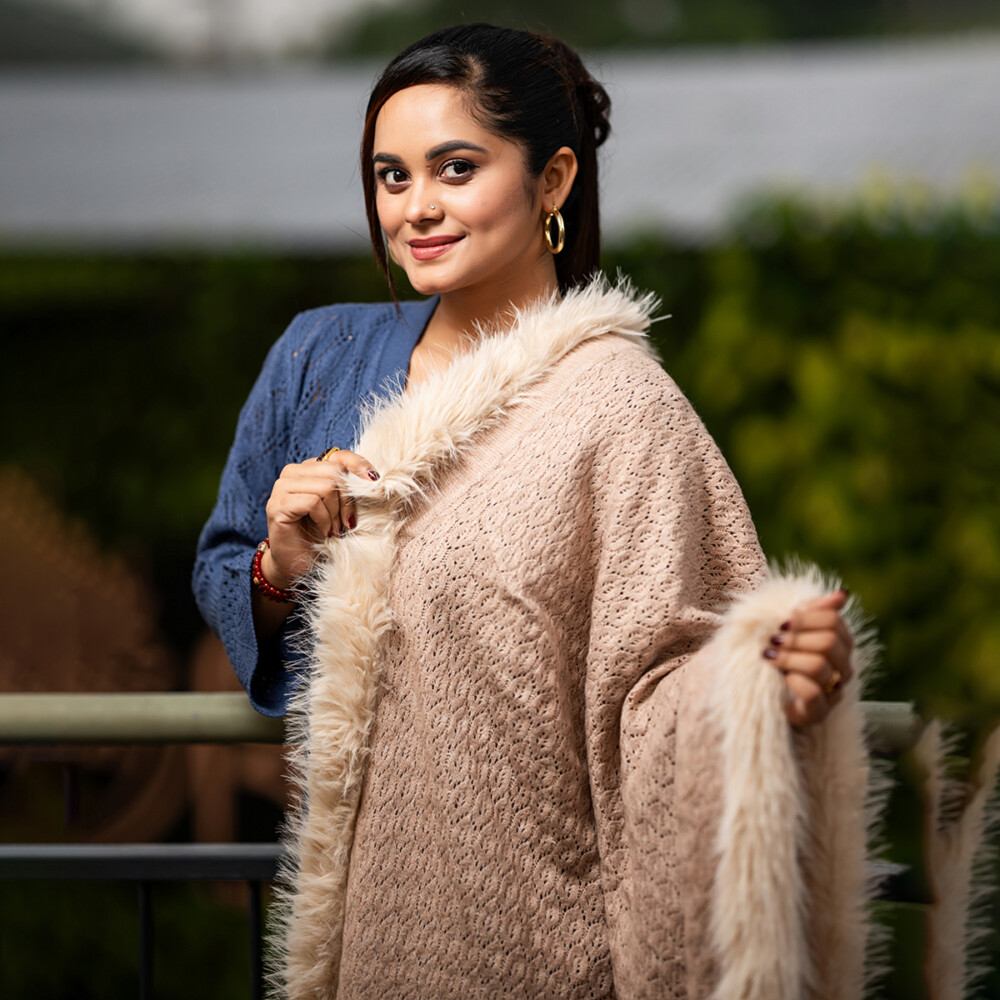 Luxury Beige Fur-Lined Knit Shawl for Women - Image 5